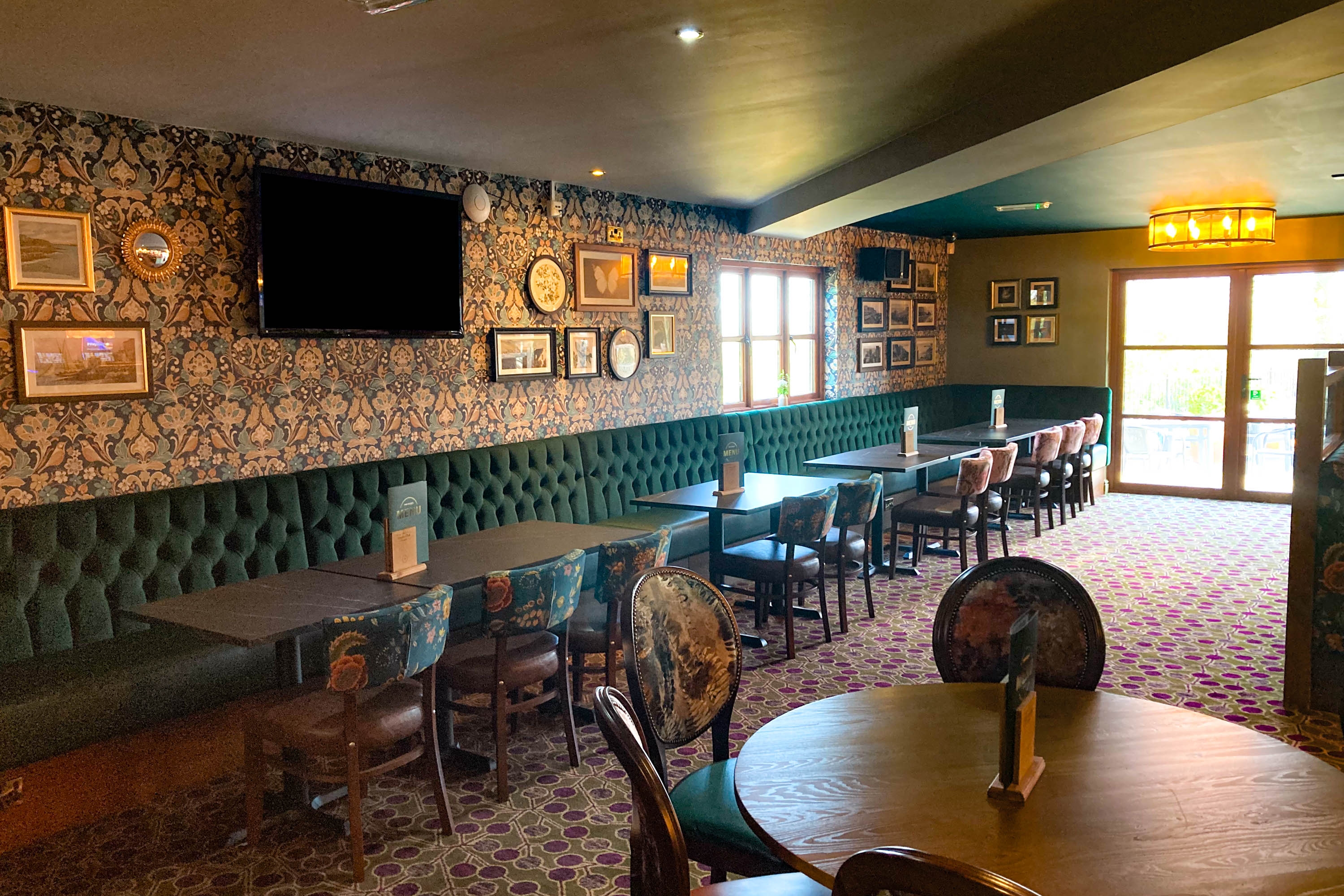 Restaurant & bar