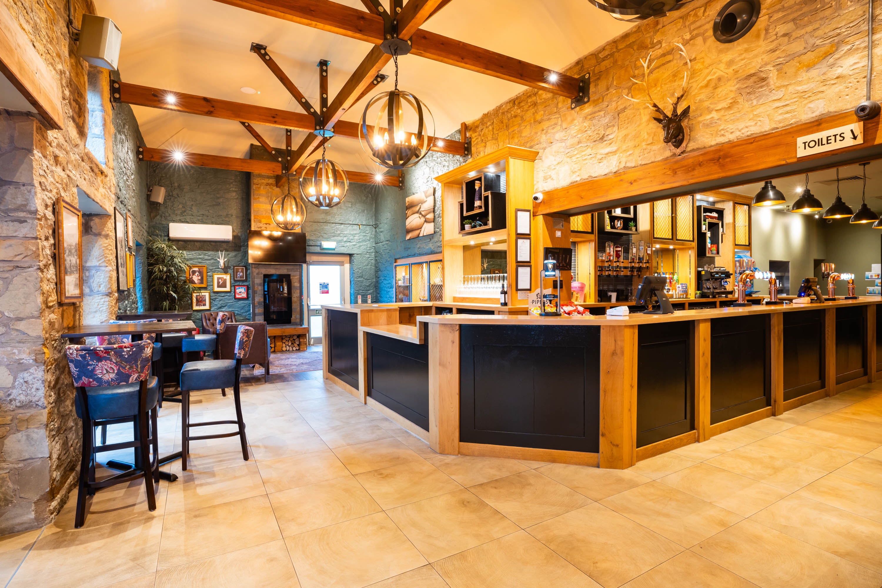 Restaurant & bar