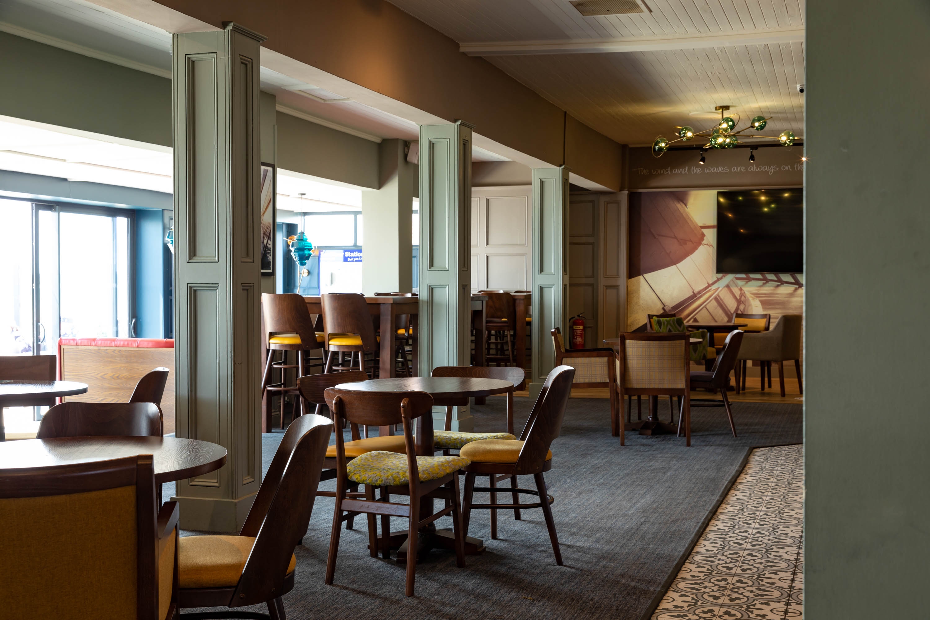 Restaurant & bar