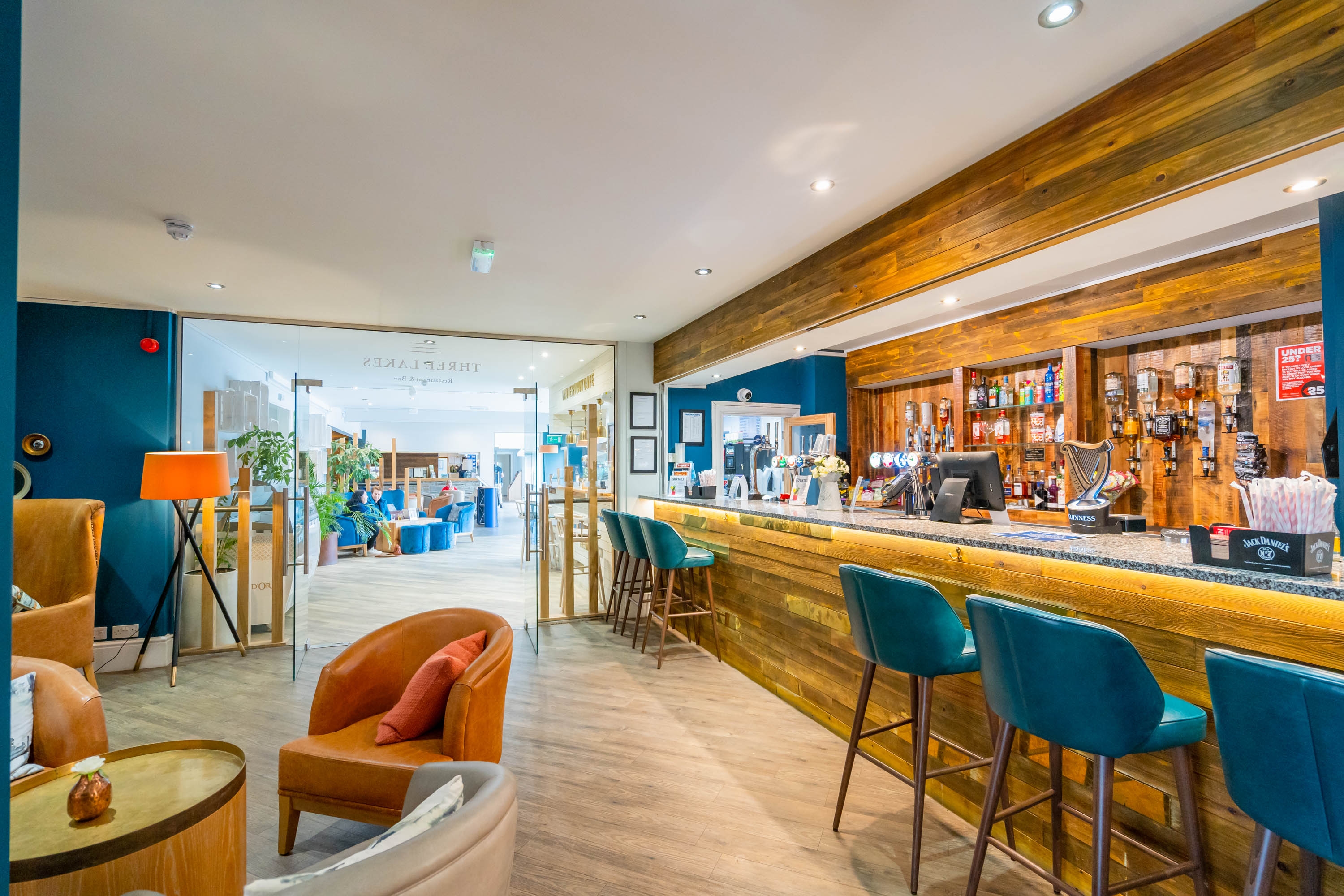 Restaurant & bar