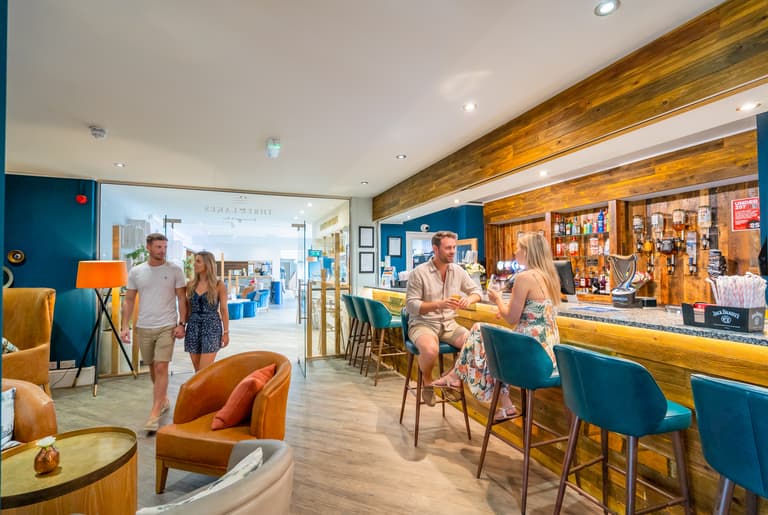 Restaurant & bar