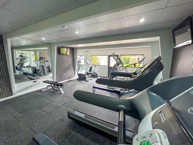 Brad-new indoor gym
