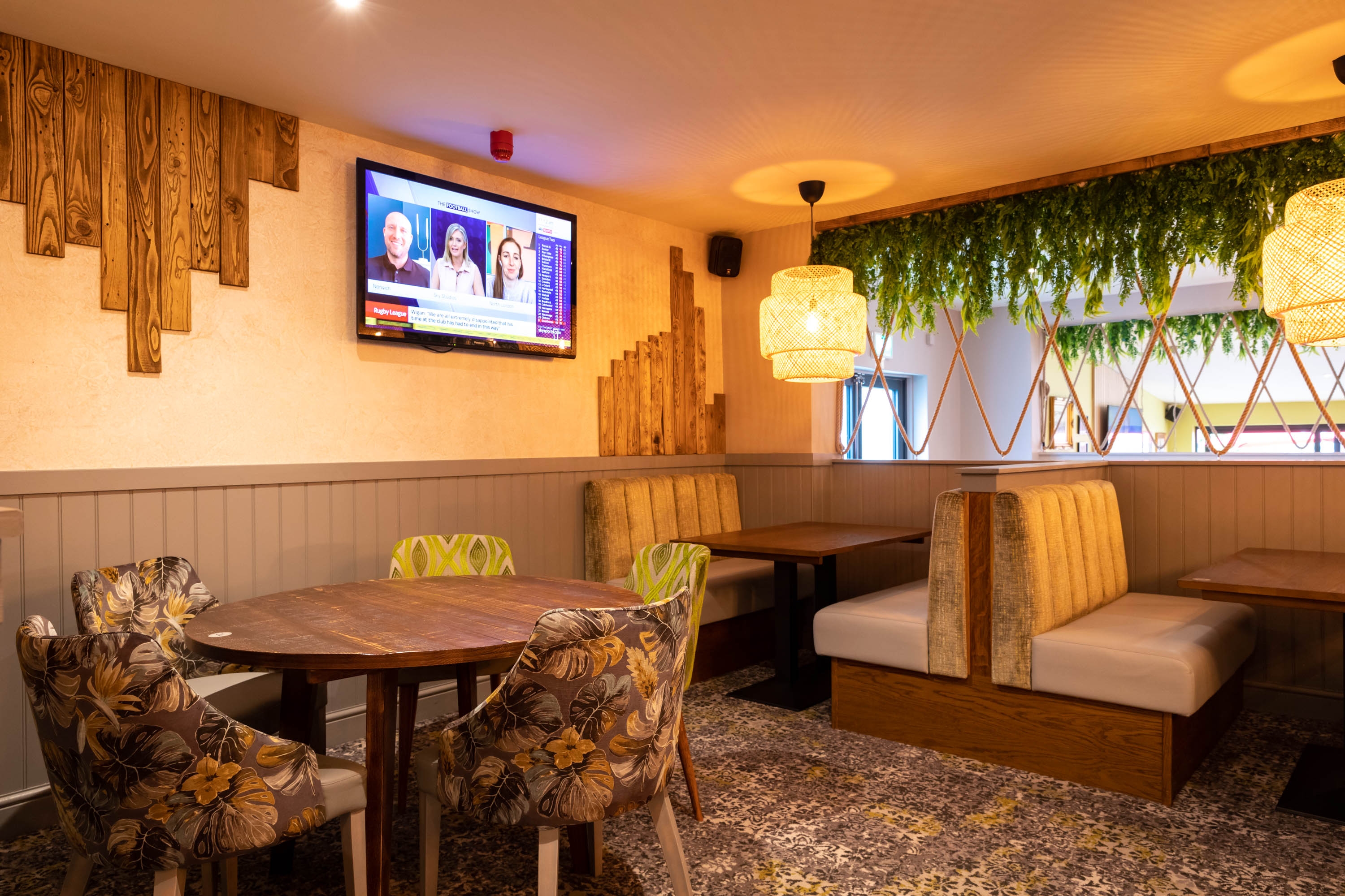 Restaurant & bar