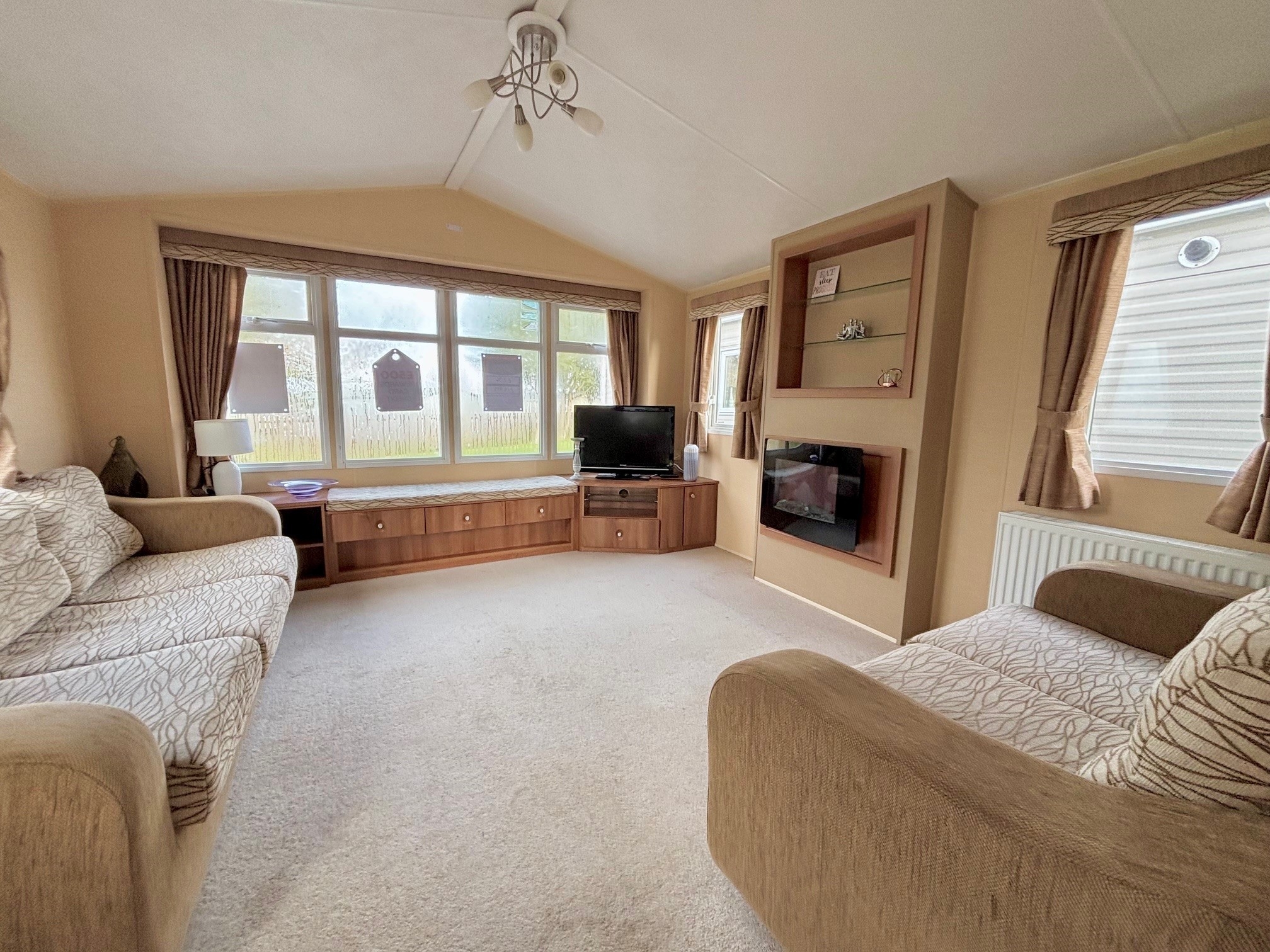 Willerby-Salisbury-2011-CAR0016952-127657163.JPEG