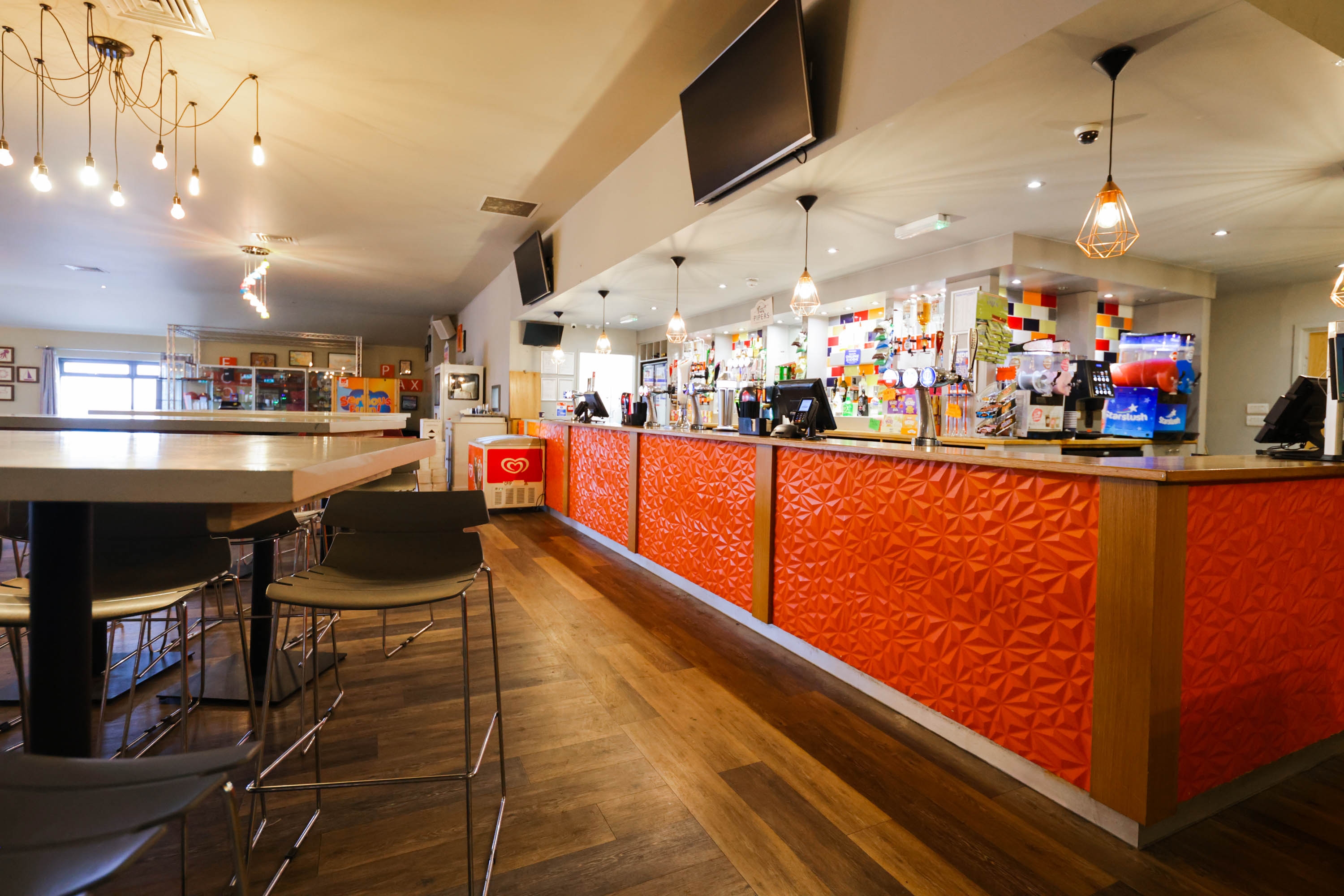 Restaurant & bar