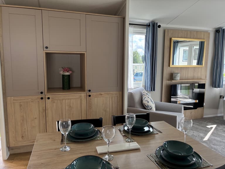 Sunseeker-Sandgate-2026-CAR0065484-147189429.jpeg