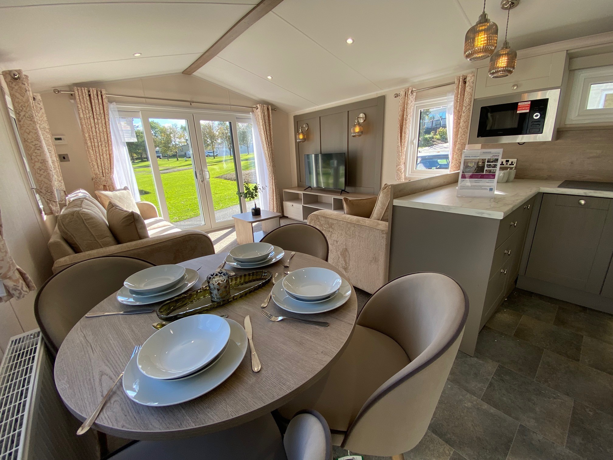 Willerby-Windbreak-2027-CAR0065744-150896560.jpeg