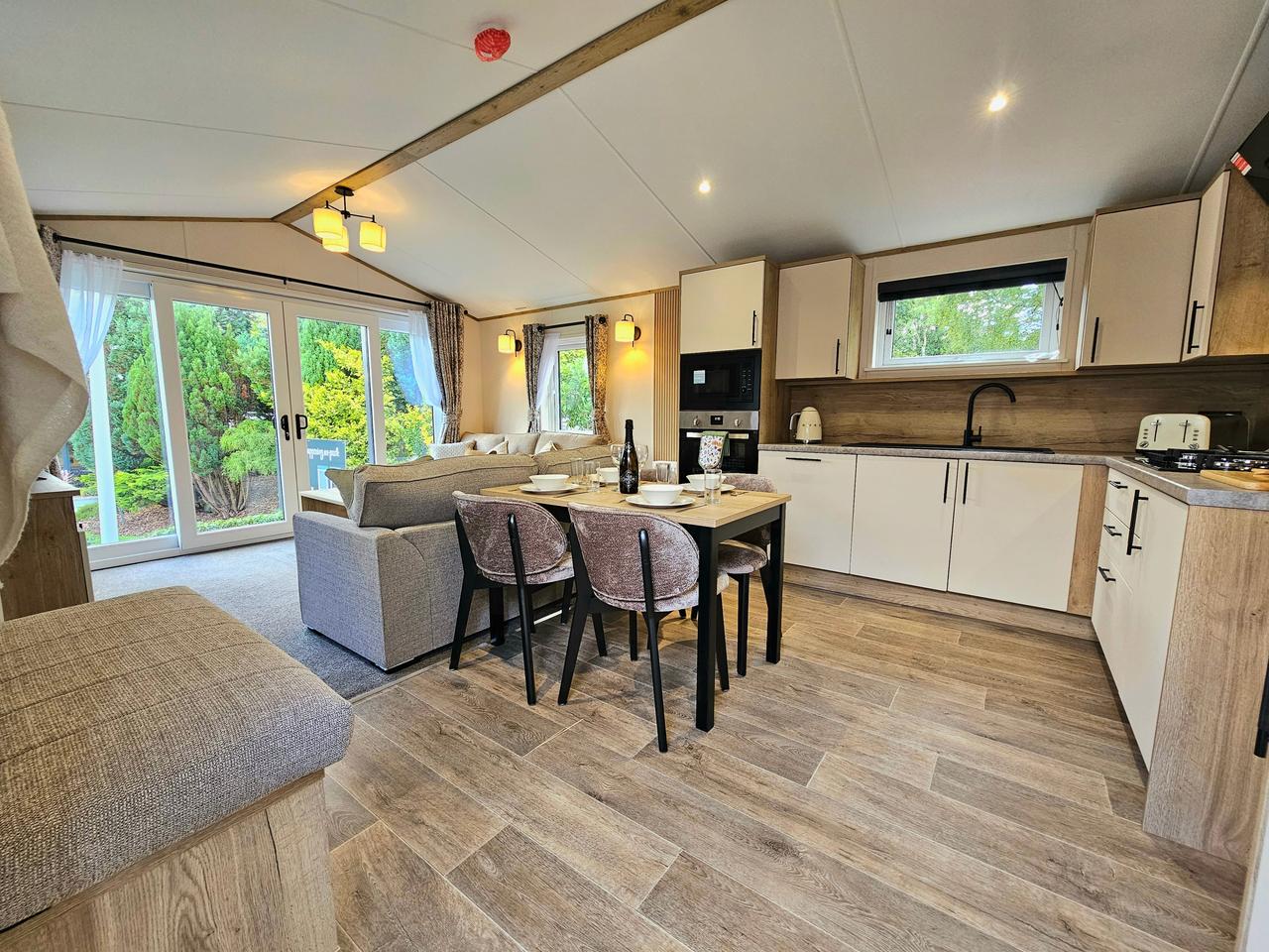 Willerby-Woodbridge-2027-CAR0065715-148648370.jpeg