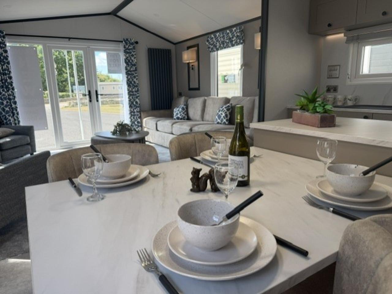 Sunseeker-Opulence-2026-CAR0065569-146764811.jpeg