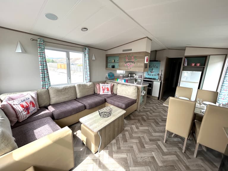 ABI-Summerhouse-2018-CAR0064676-140537143.jpeg