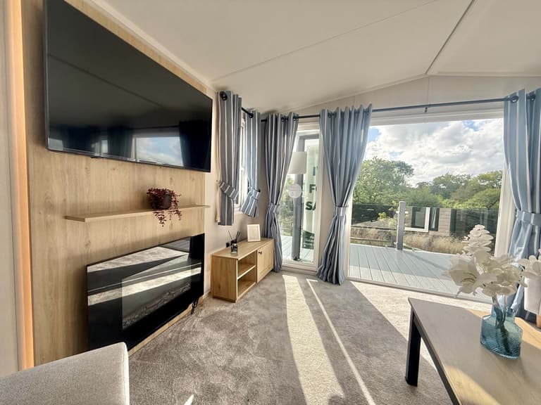 Sunseeker-Sandgate-2026-CAR0065452-149785119.jpeg