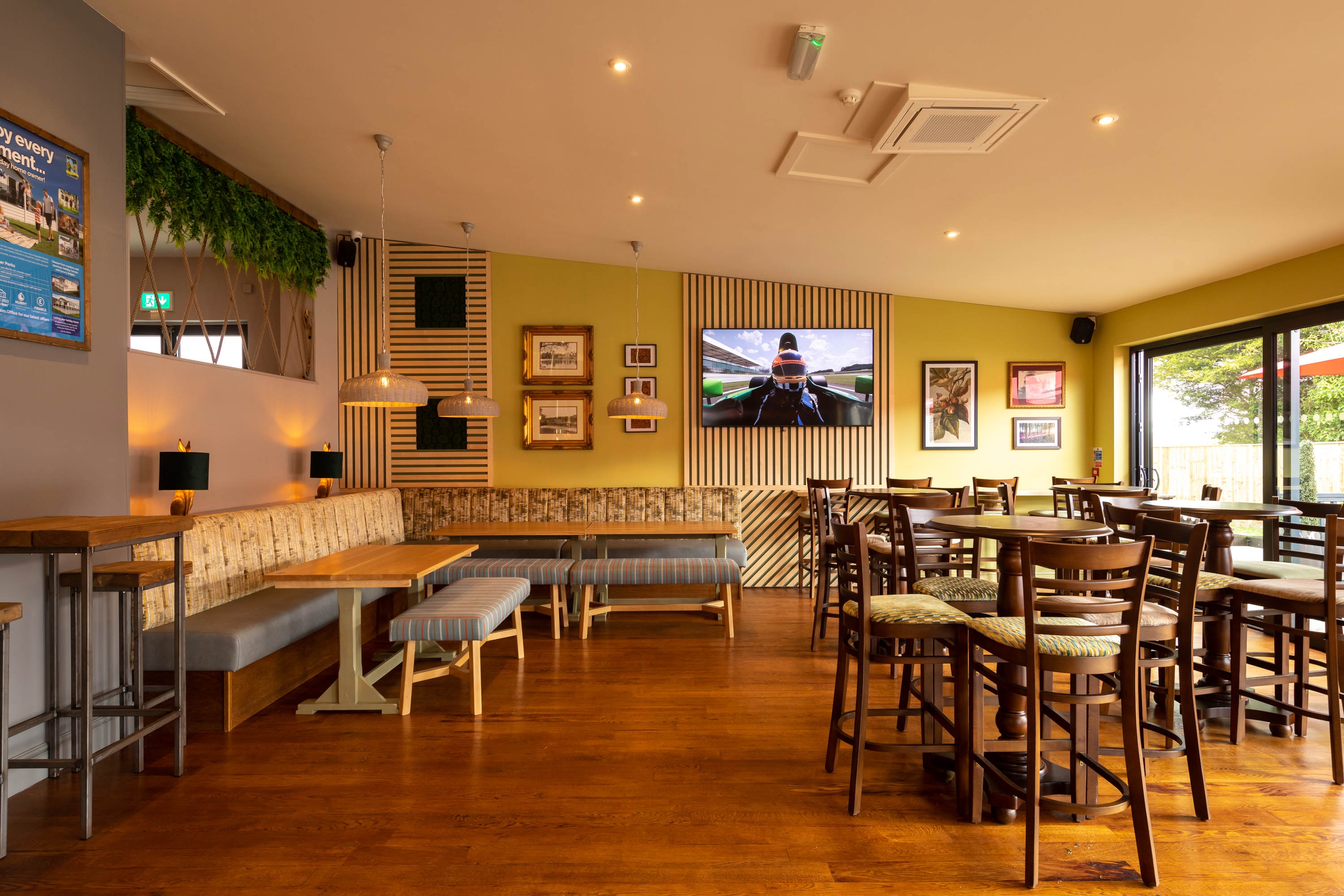 Restaurant & bar