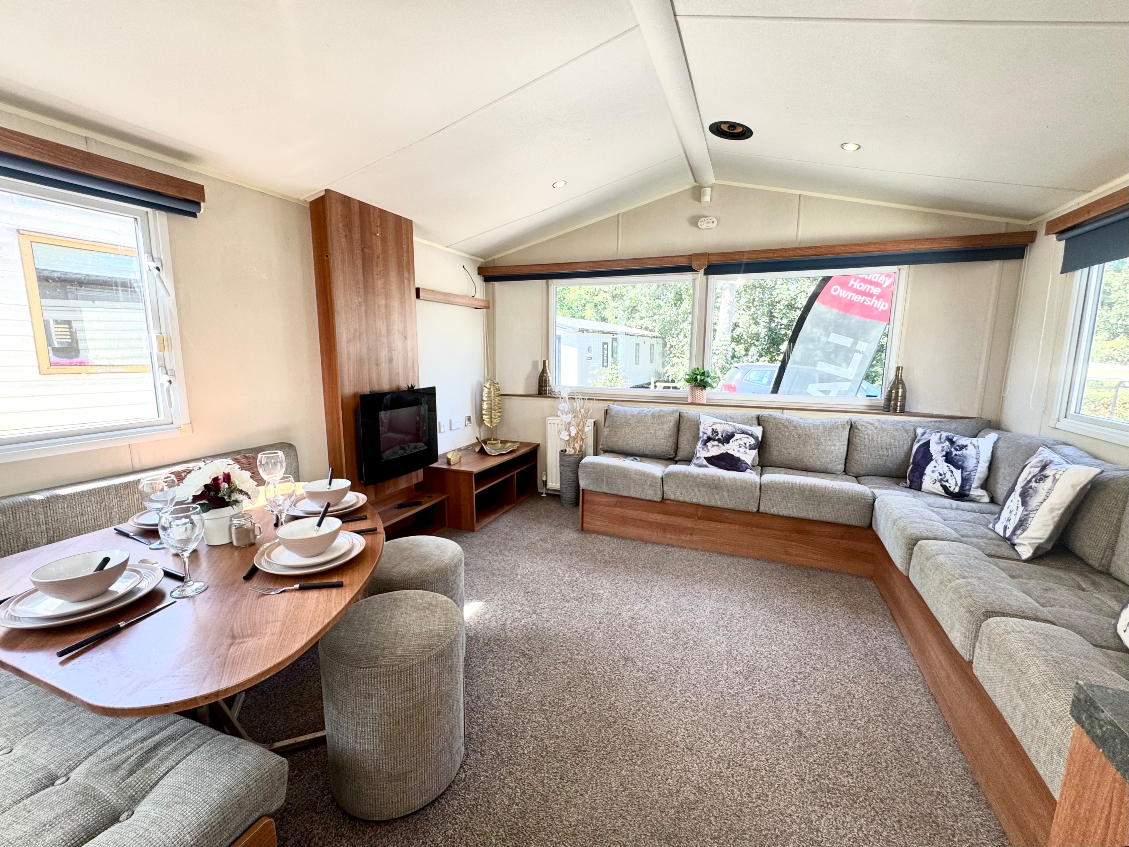 Willerby-Caledonia-2017-CAR0023147-148822996.jpeg