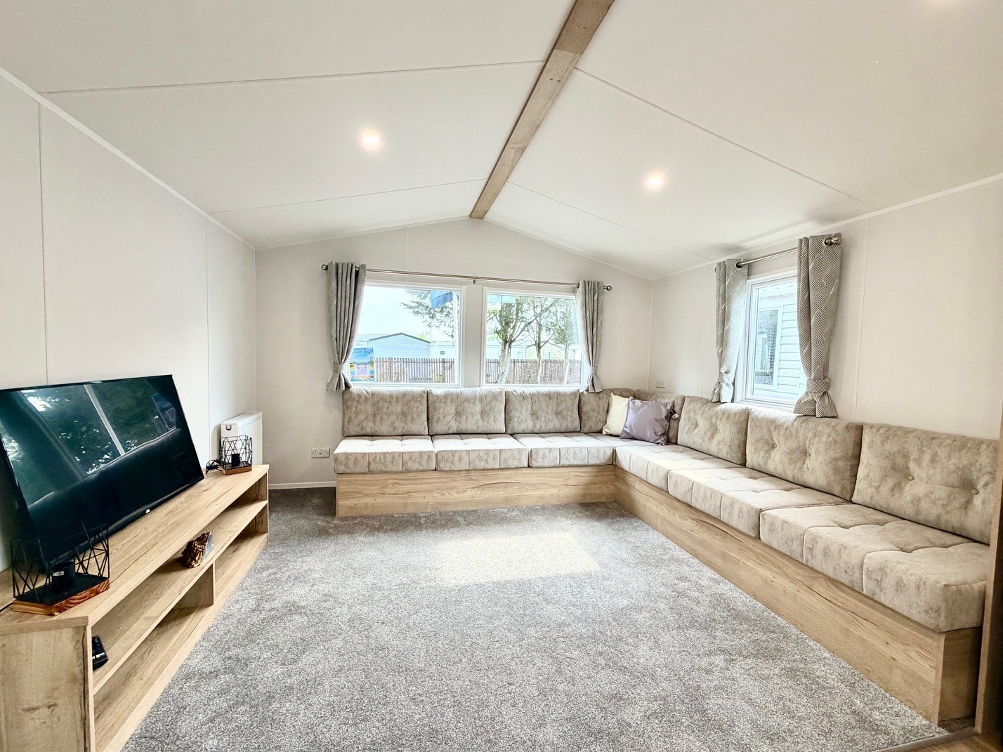 Willerby Midhurst 2024 (Static Caravan) Accommodation in Maldon