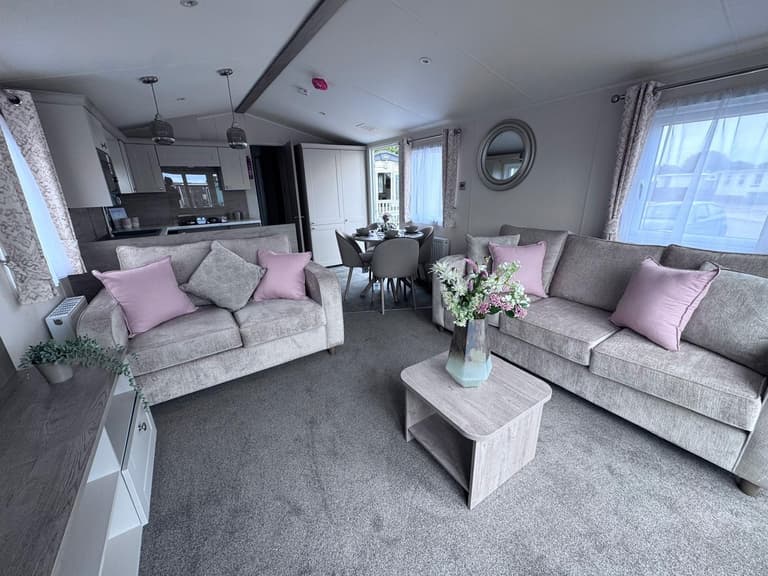 Willerby-Windbreak-2027-CAR0065714-148658689.jpeg