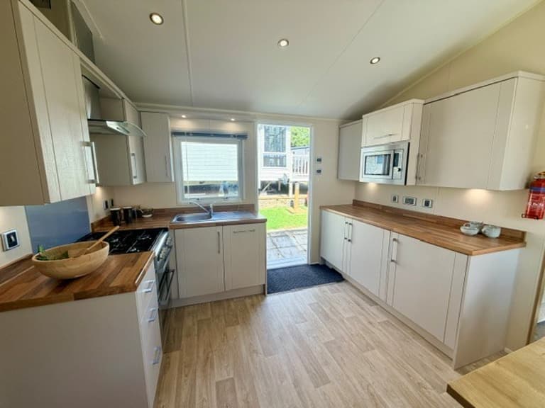 Willerby-Winchester-Mk-7-2016-CAR0058409-144497006.jpeg