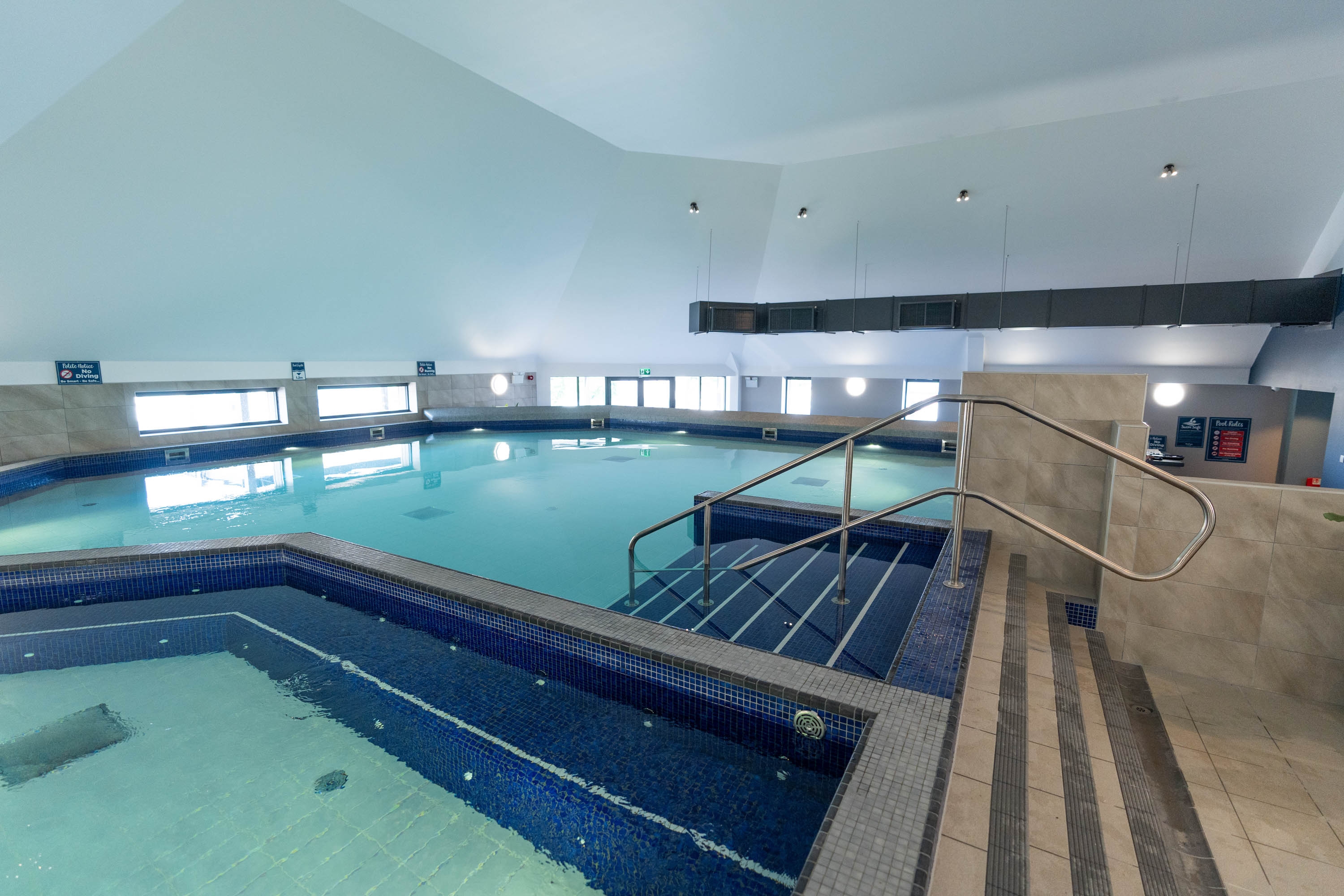 Indoor pool with jet pool