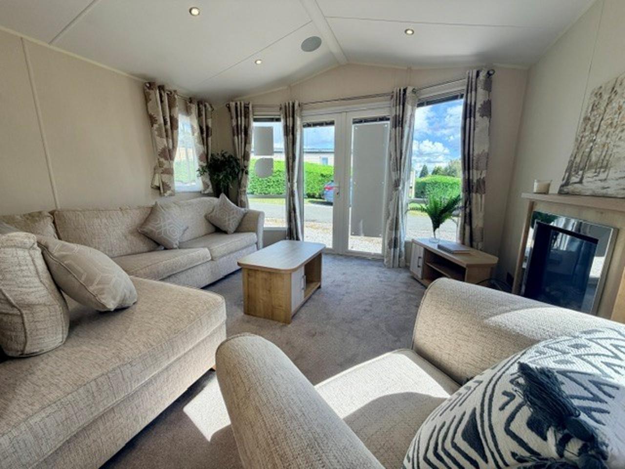 Willerby-Winchester-Mk-7-2016-CAR0058409-144496977.jpeg