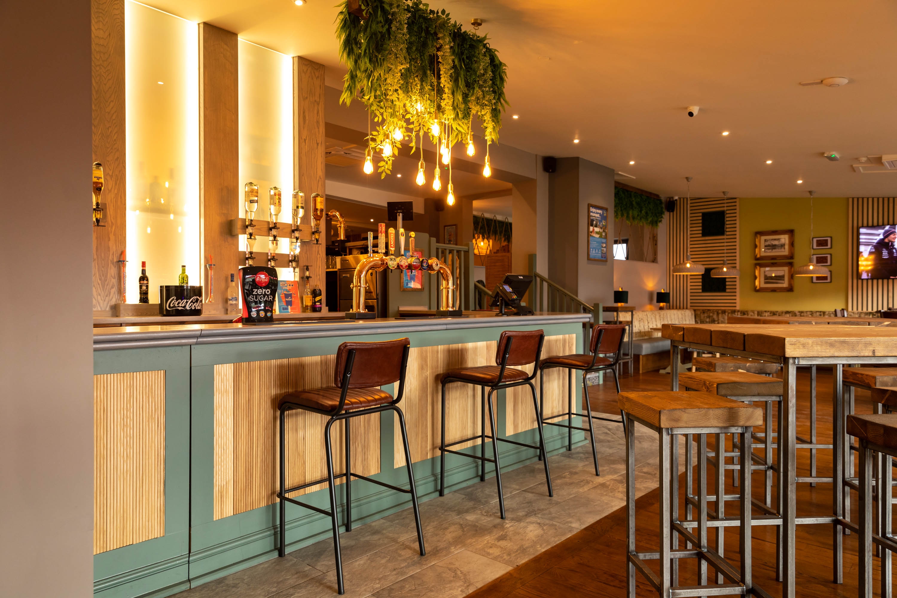 Restaurant & bar