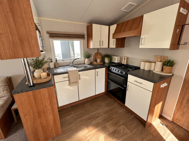 Willerby-Caledonia-2017-CAR0023349-149951557.jpeg