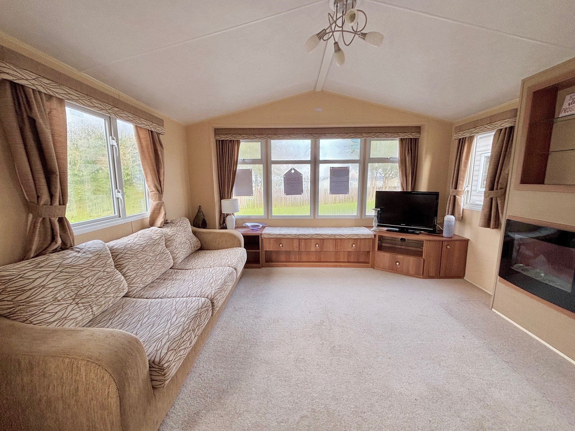 Willerby-Salisbury-2011-CAR0016952-127657215.JPEG