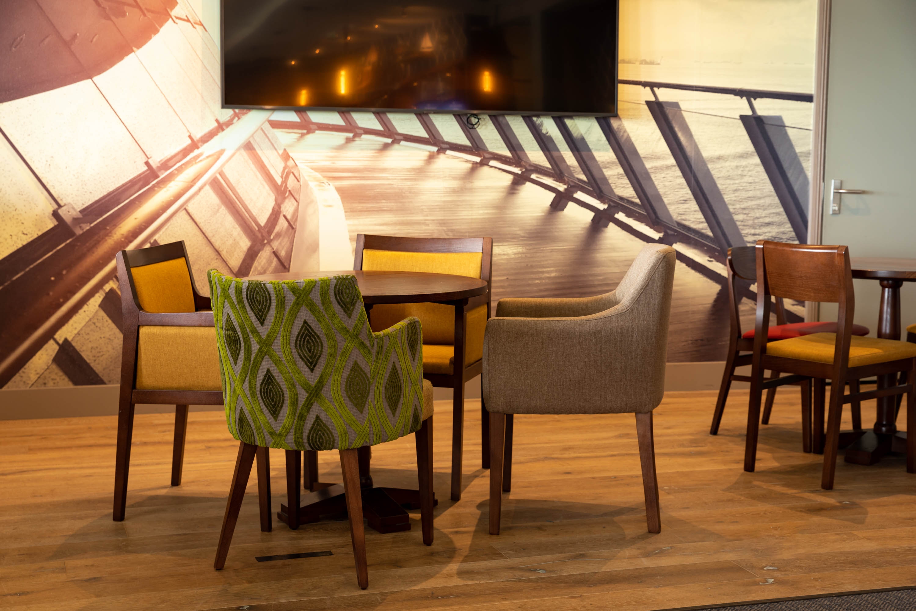 Restaurant & bar