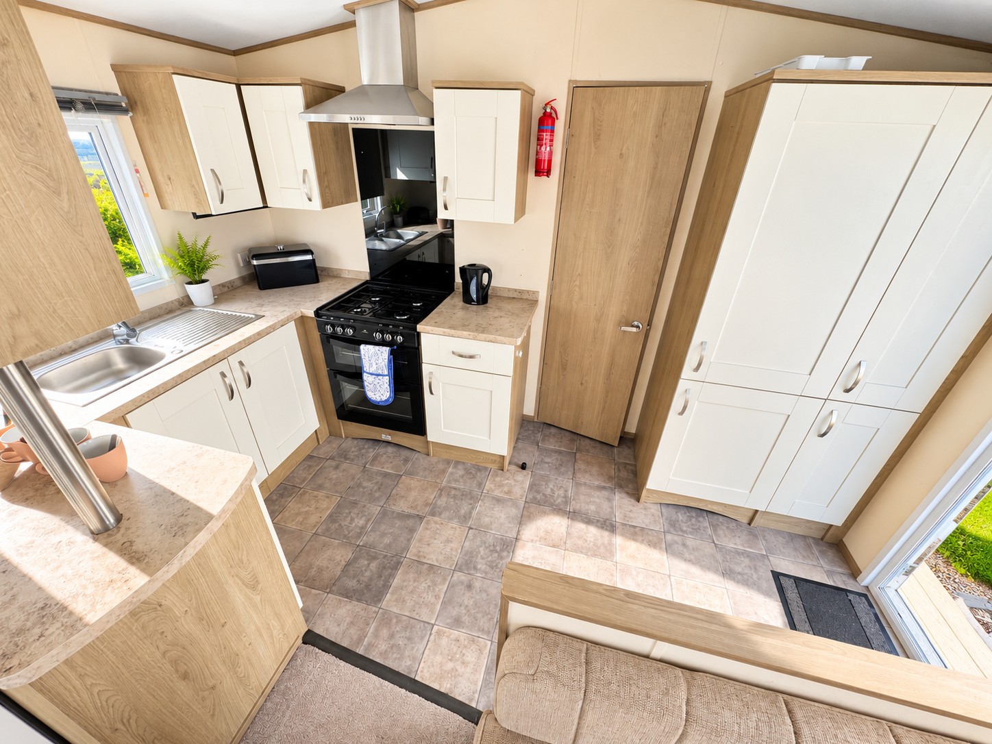 ABI-Oakley-2019-CAR0026572-151501531.jpeg