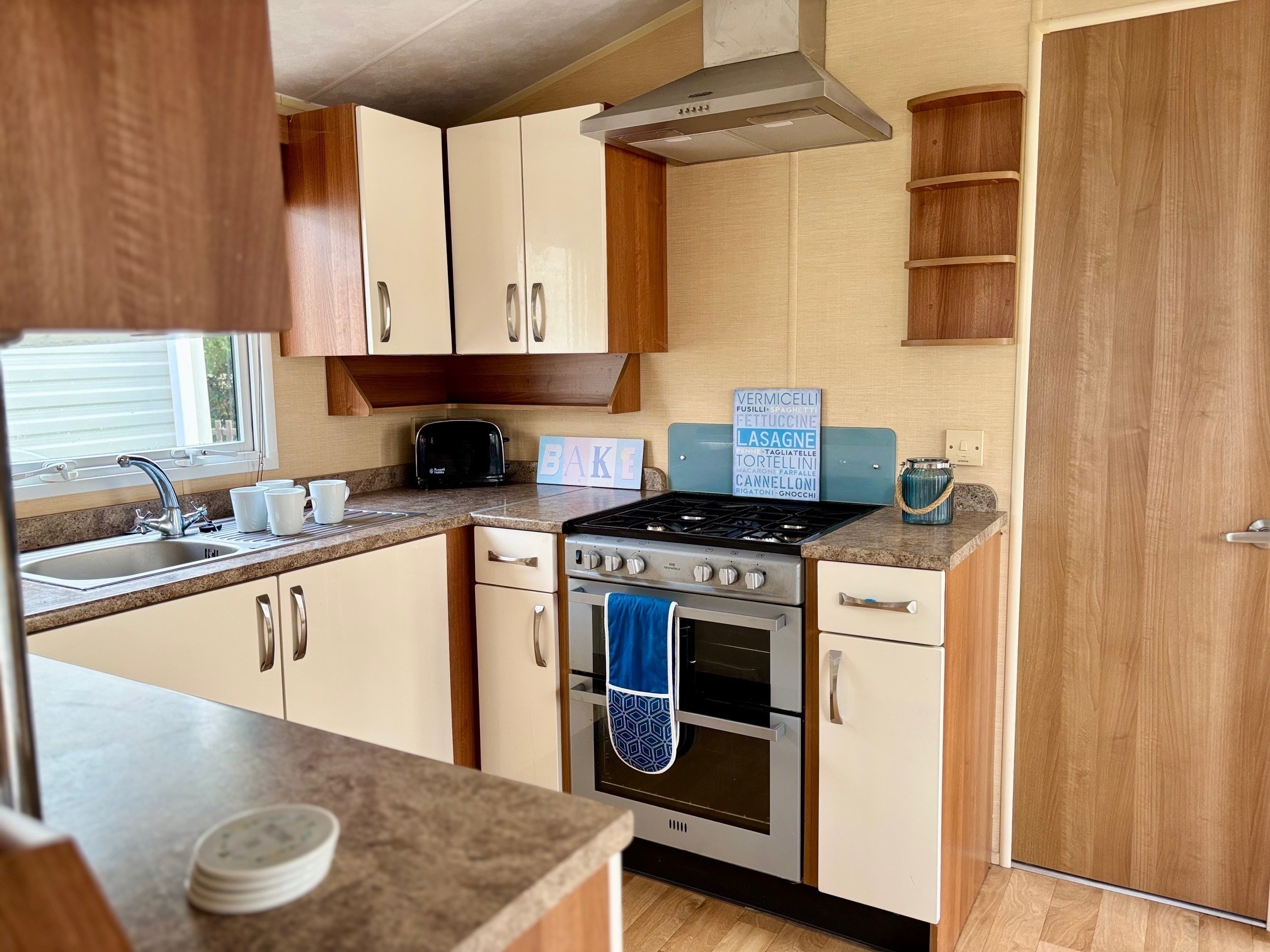 Willerby-Salisbury-2011-CAR0016952-127657194.JPEG