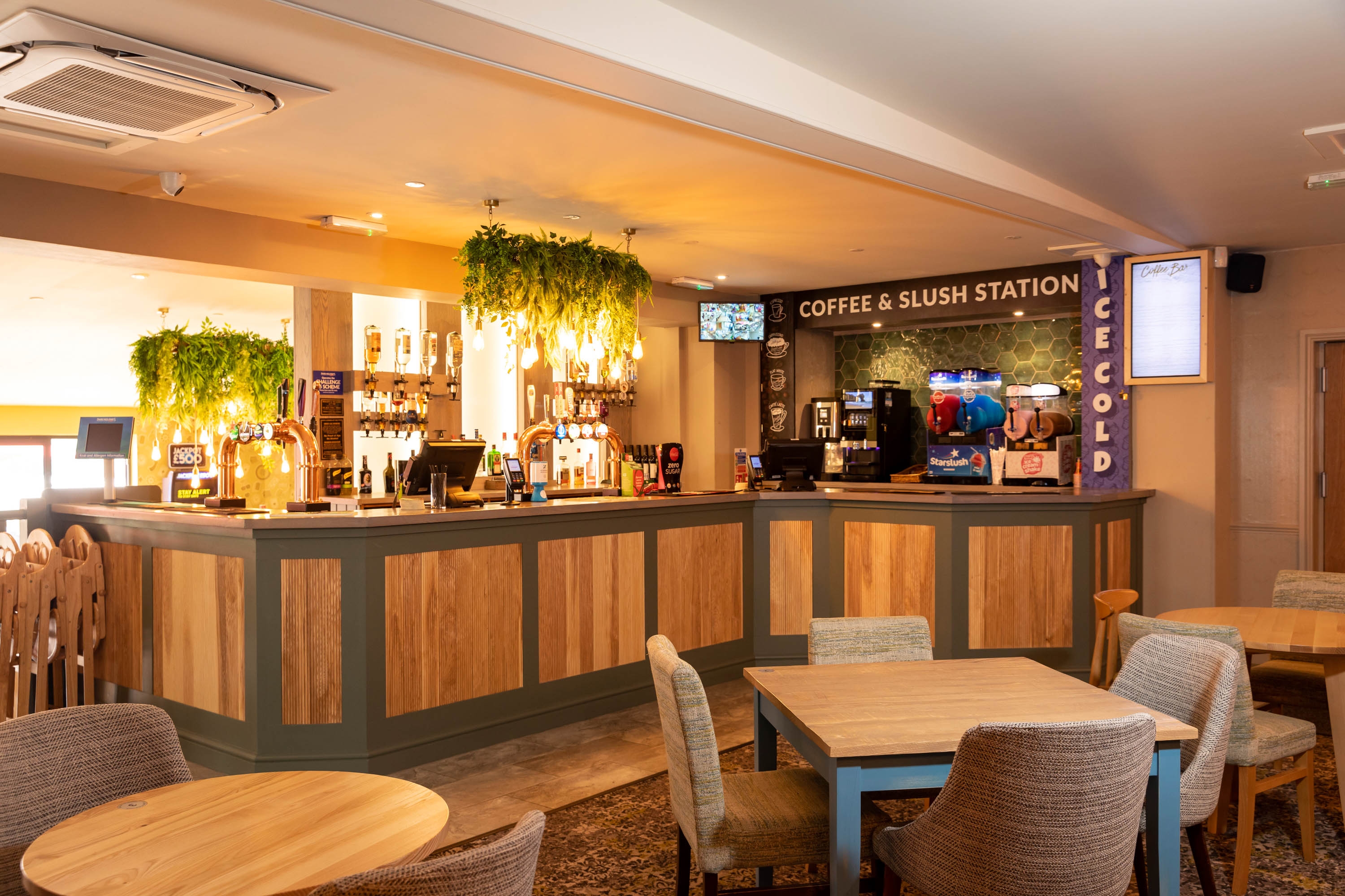 Restaurant & bar