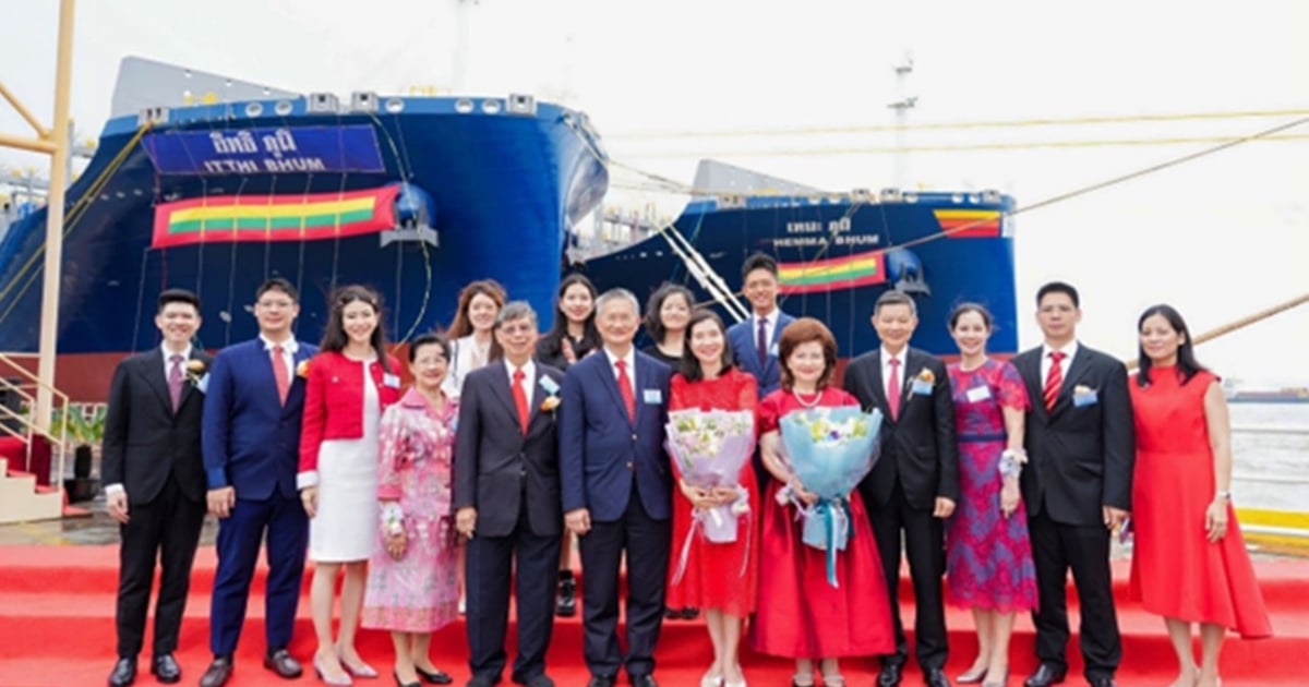 RCL names four new container ships, orders two more