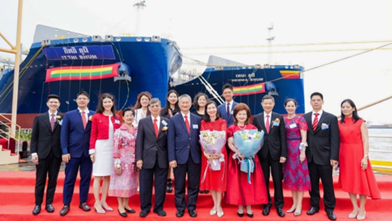 RCL names four new container ships, orders two more