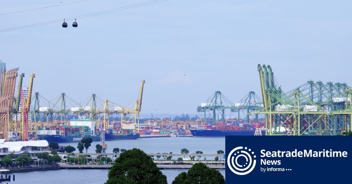 Port connectivity index reveals tumbling crises are engines of change