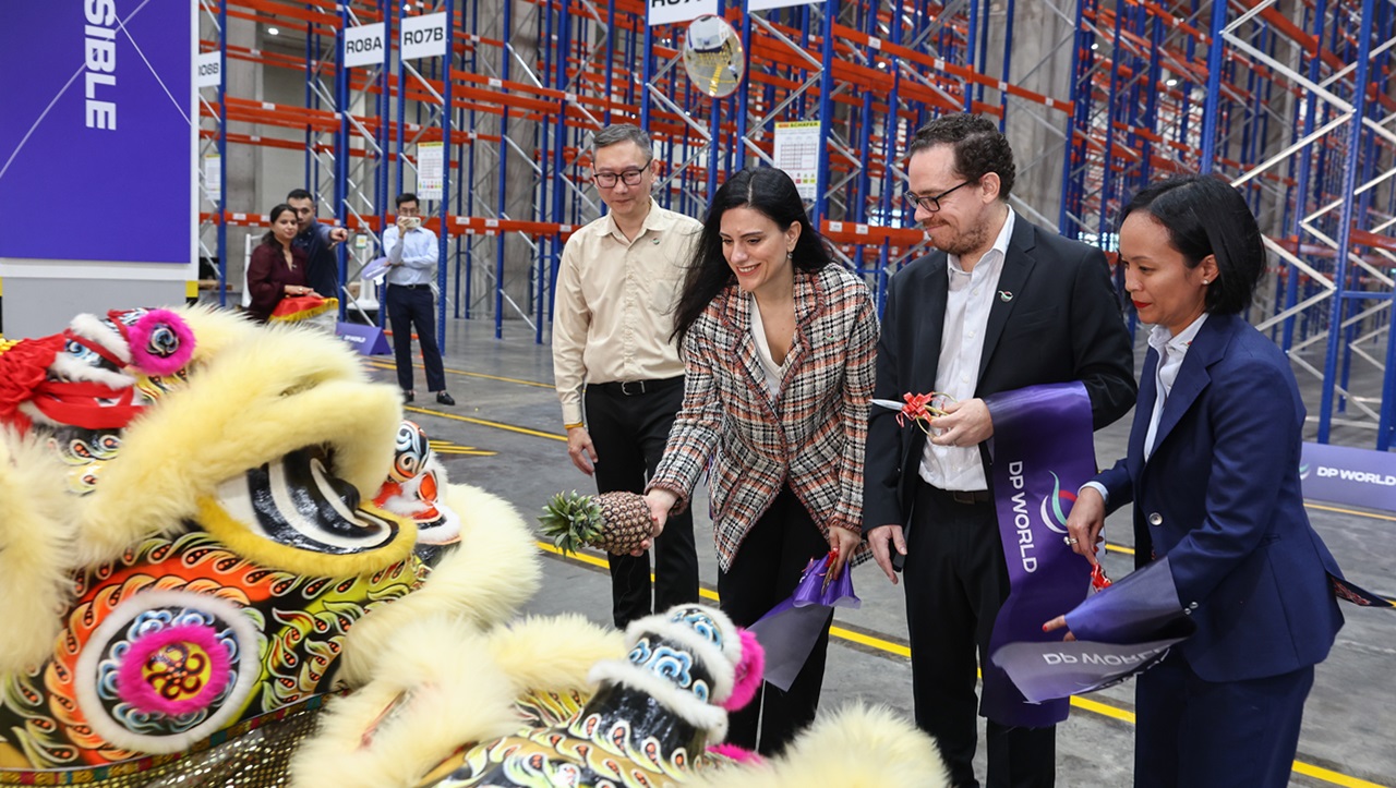 DP World opens first warehouse in Singapore