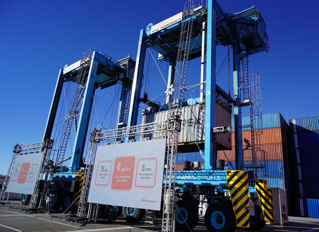 APM Terminals Barcelona receives electric port equipment