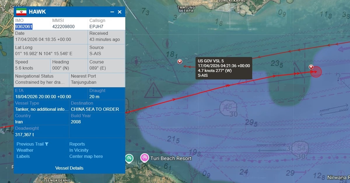 Iran VLCC and US govt military vessel sail past each other