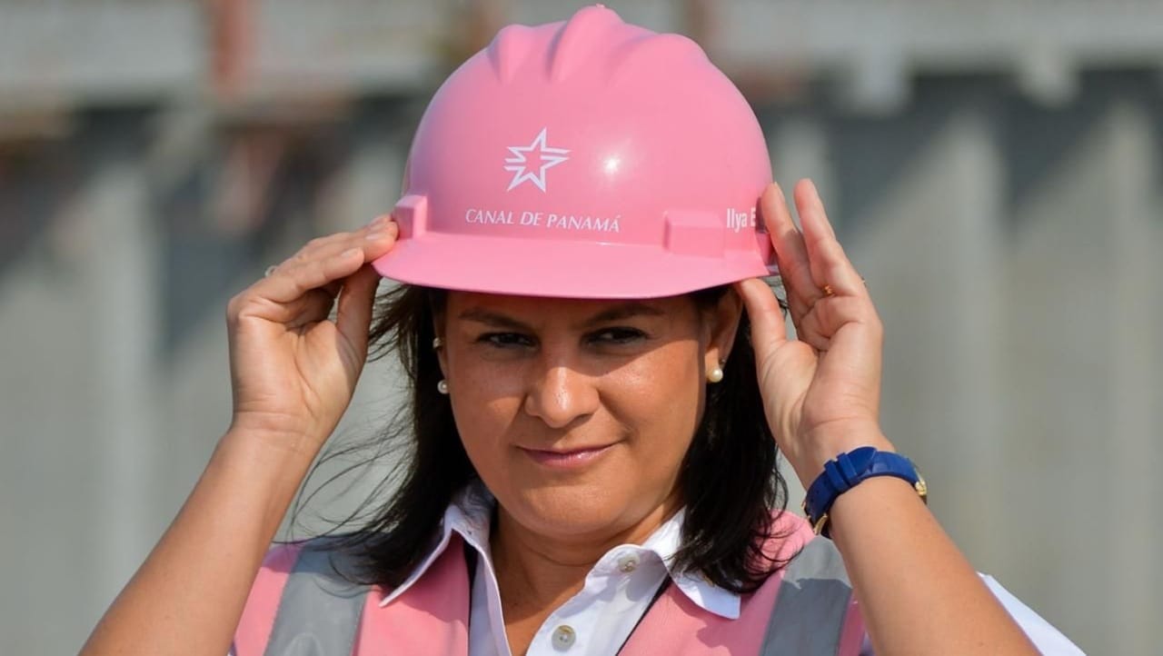 ILYA_MAROTTA_WITH_PINK_HARD_HELMET.jpeg ILYA_MAROTTA_WITH_PINK_HARD_HELMET.jpeg