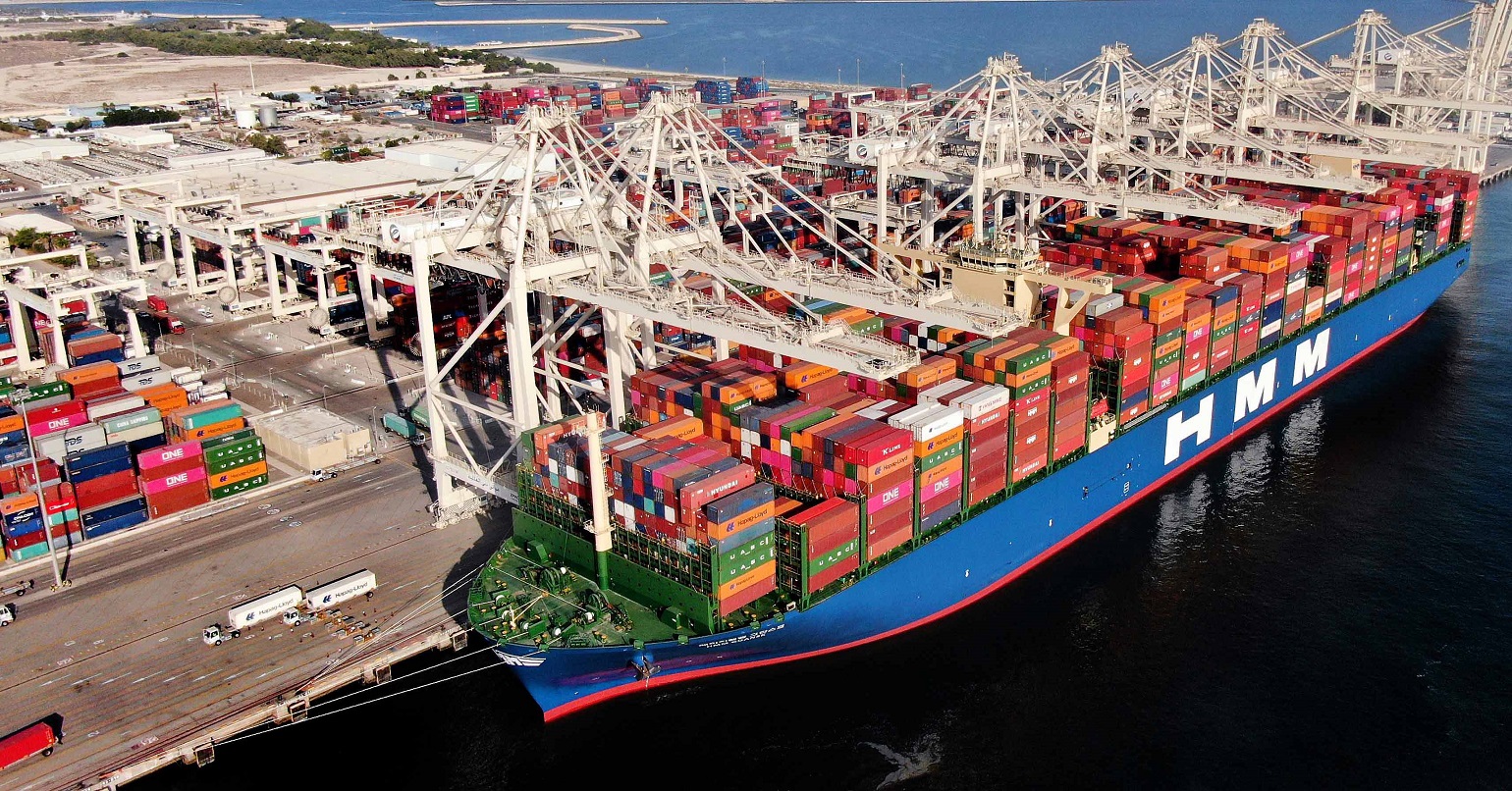 World's largest containership HMM Gdansk calls in Jebel Ali