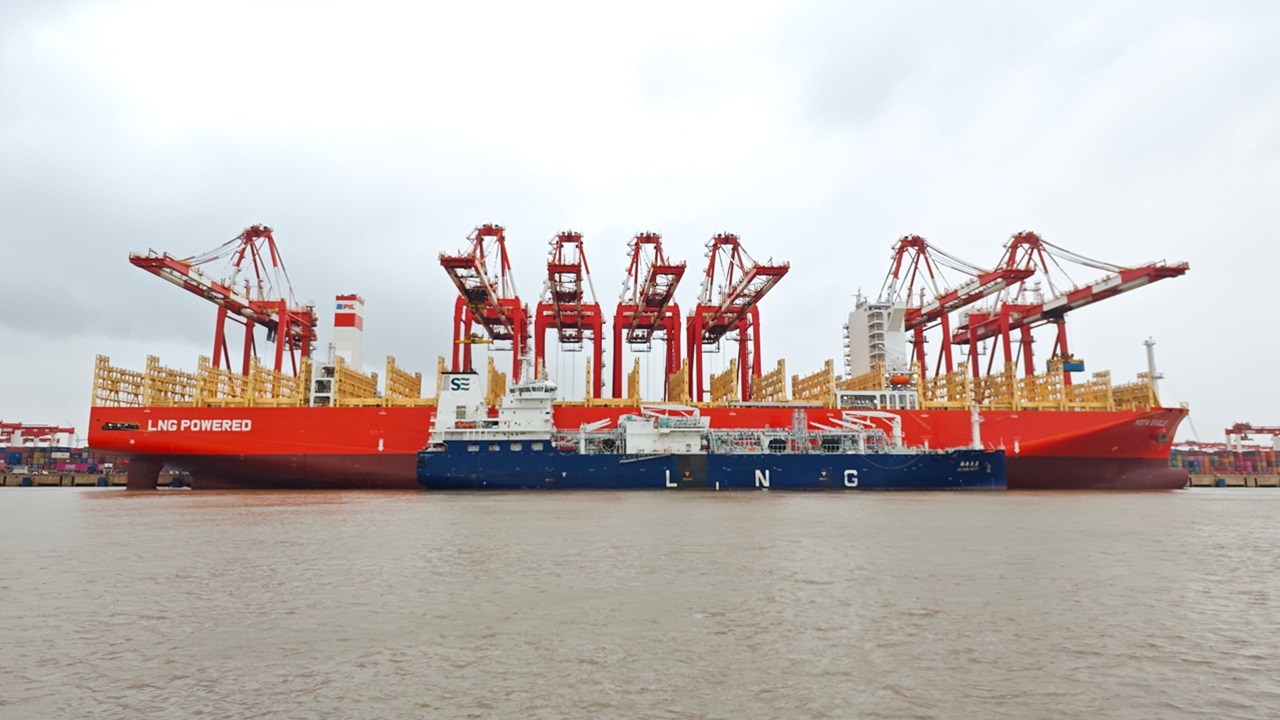 First LNG bunkering for PIL in Shanghai