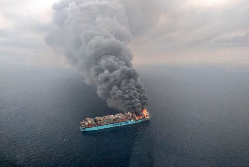 Maersk_Honam_on_fire-Wikimedia.jpg
