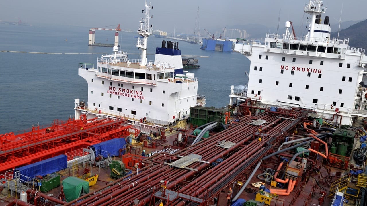 Tankers tied together in lay-up