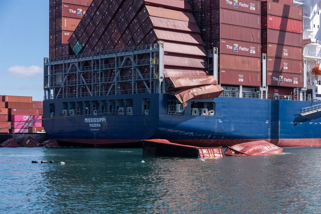 67 containers fall off Zim ship in Port of Long Beach