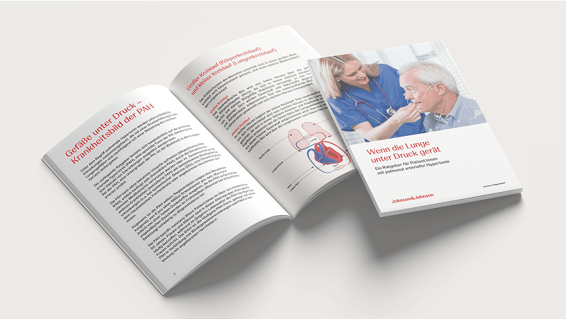 Vorschau Patientenratgeber Lungenhochdruck Frontansicht sowie geöffneter Patientenratgeber Lungenhochdruck mit Textseite, Illustration und Bild