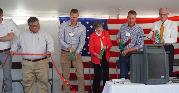 : Dignitaries including Kansas Governor Laura Kelly, CEO of Summit Agricultural Group Bruce Rastetter, and Sen. Jerry Moran (R-KS), cutting the ribbon at Amber Wave