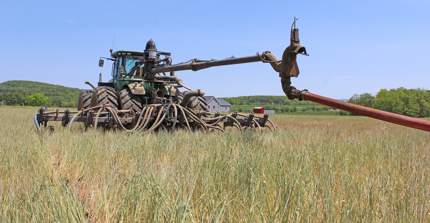 manure dragline system combined with injection equipment 