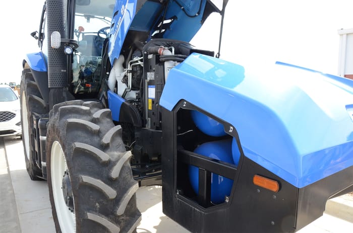 安装在拖拉机上的坦克