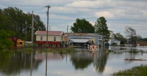 houses flooded from river in kansas