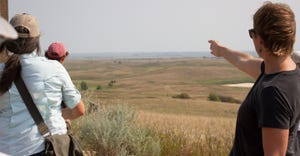  Landowner Nici Flann informs the tour participants about new grazing principles 