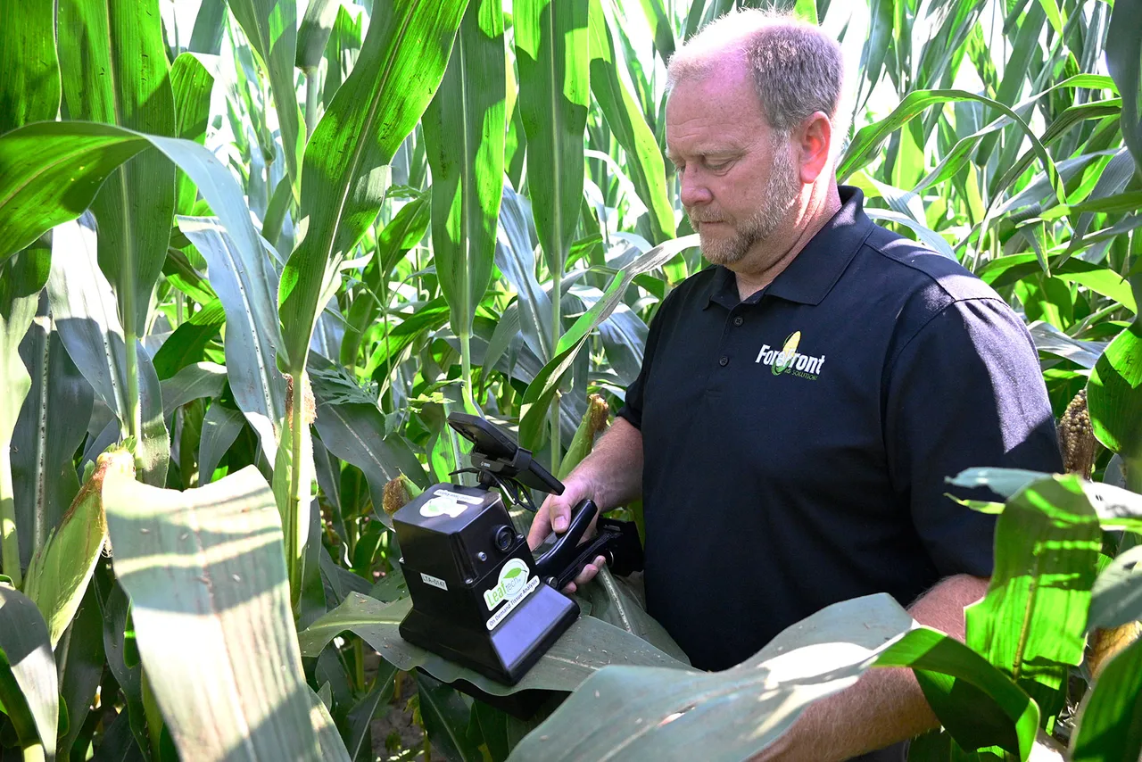 Leaf Tech Scanner This agronomist stays ahead of tech curve