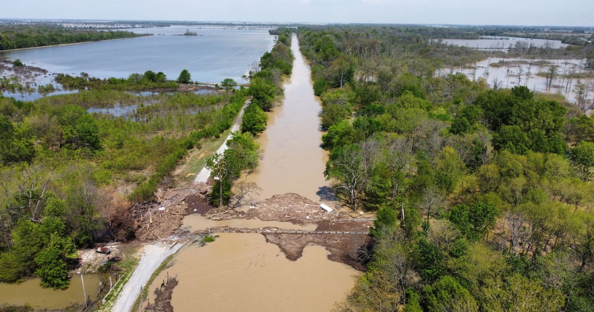Farmers battle 'new drift' as Cache River floods worsen