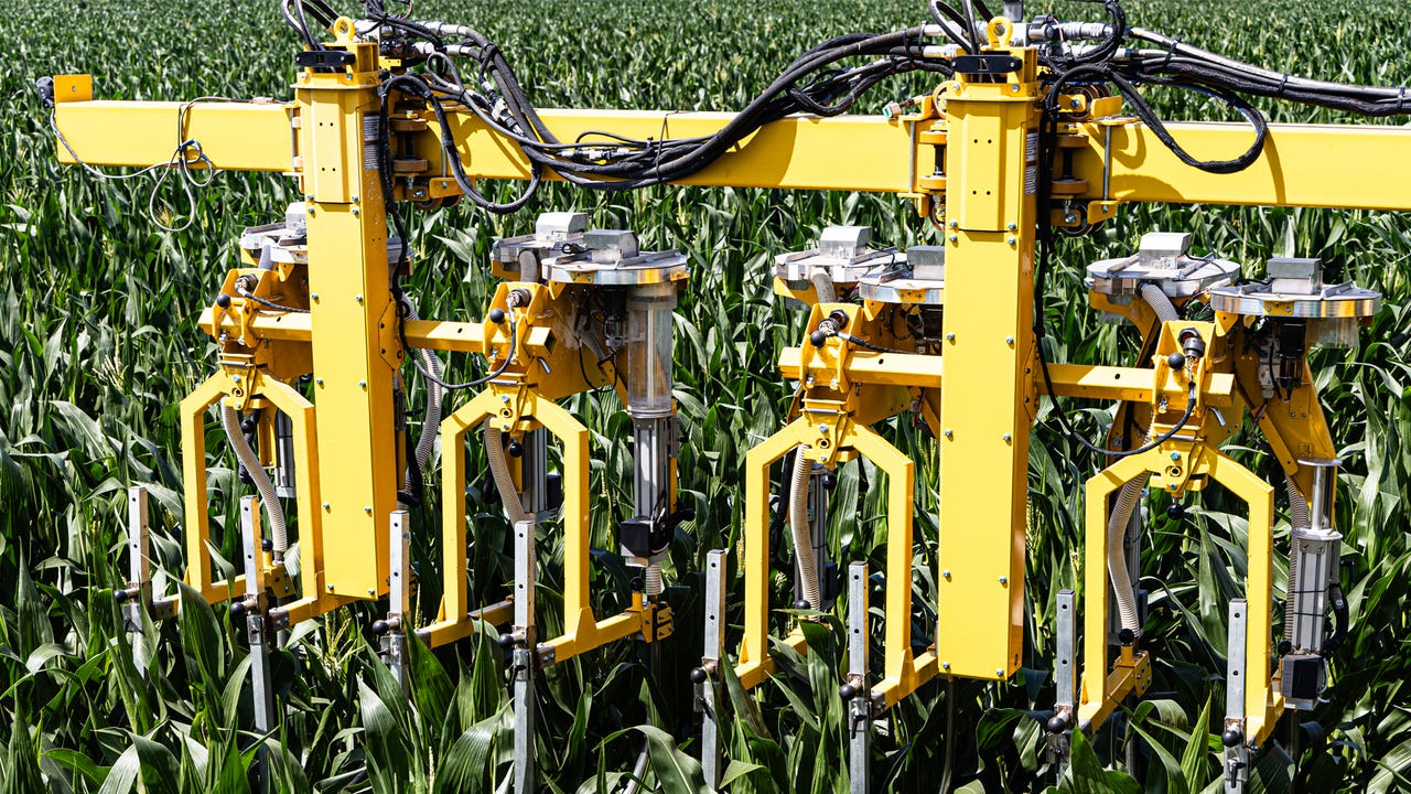 PowerPollen’s pollen applicator machine